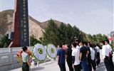 “瞻仰革命先烈，弘揚(yáng)愛國(guó)精神”主題黨日活動(dòng)